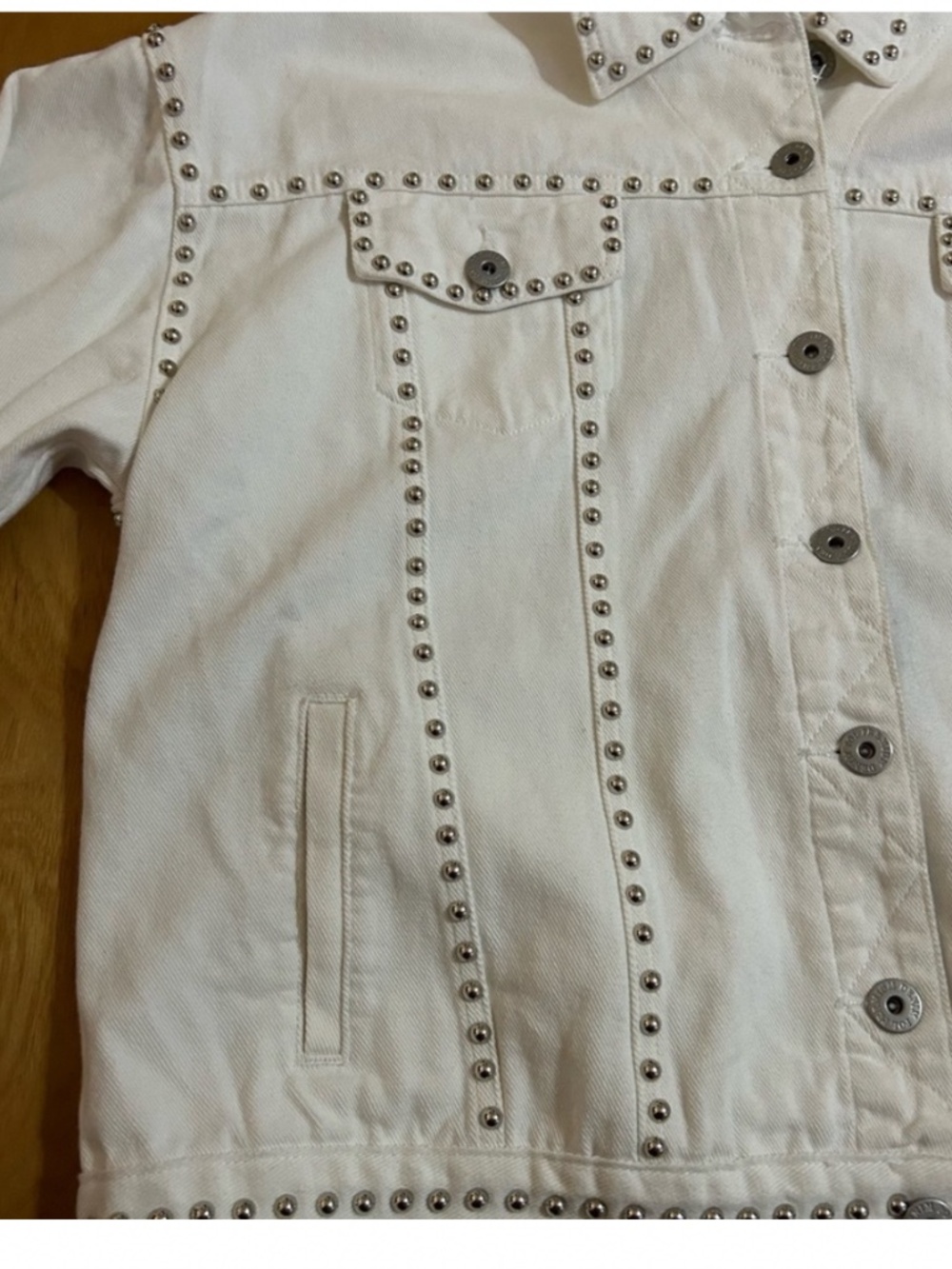 Women's Western Washed Denim Studded Trucker Jacket in Blanc sz M EUC  $129R - Picture 10 of 10